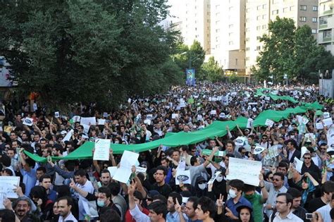  Green Movement Protestoları: İranlı Gençlerin Demokrasi Hayalini Yakalamaya Çalışması